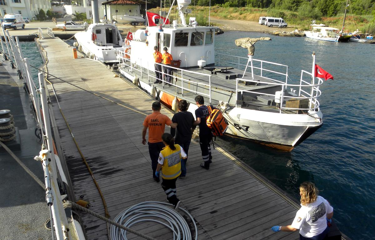 Gemide Rahatsızlanan Kaptan Sahil Güvenlik Ekiplerince Alındı