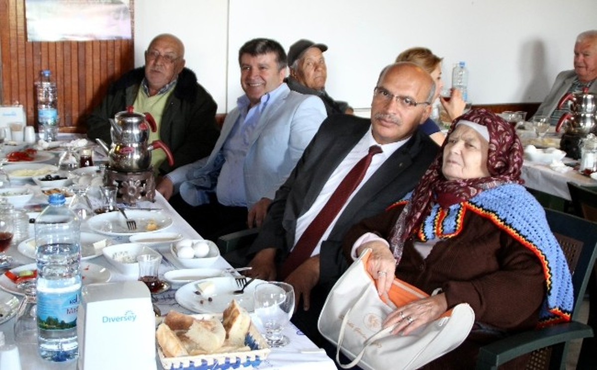 Gençler Yaşlılar ile Bir Araya Geldi