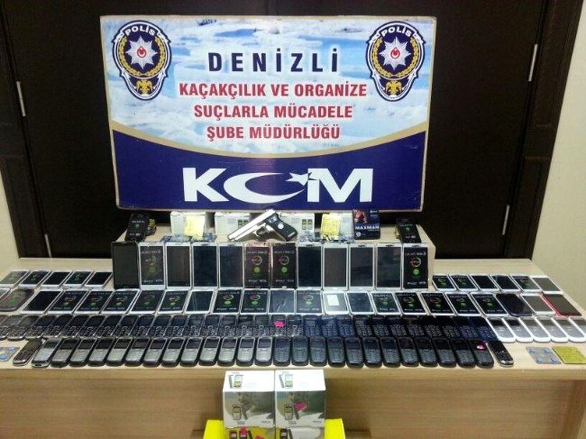 Gümrük Kaçağı 142 Cep Telefonu Ele Geçirildi
