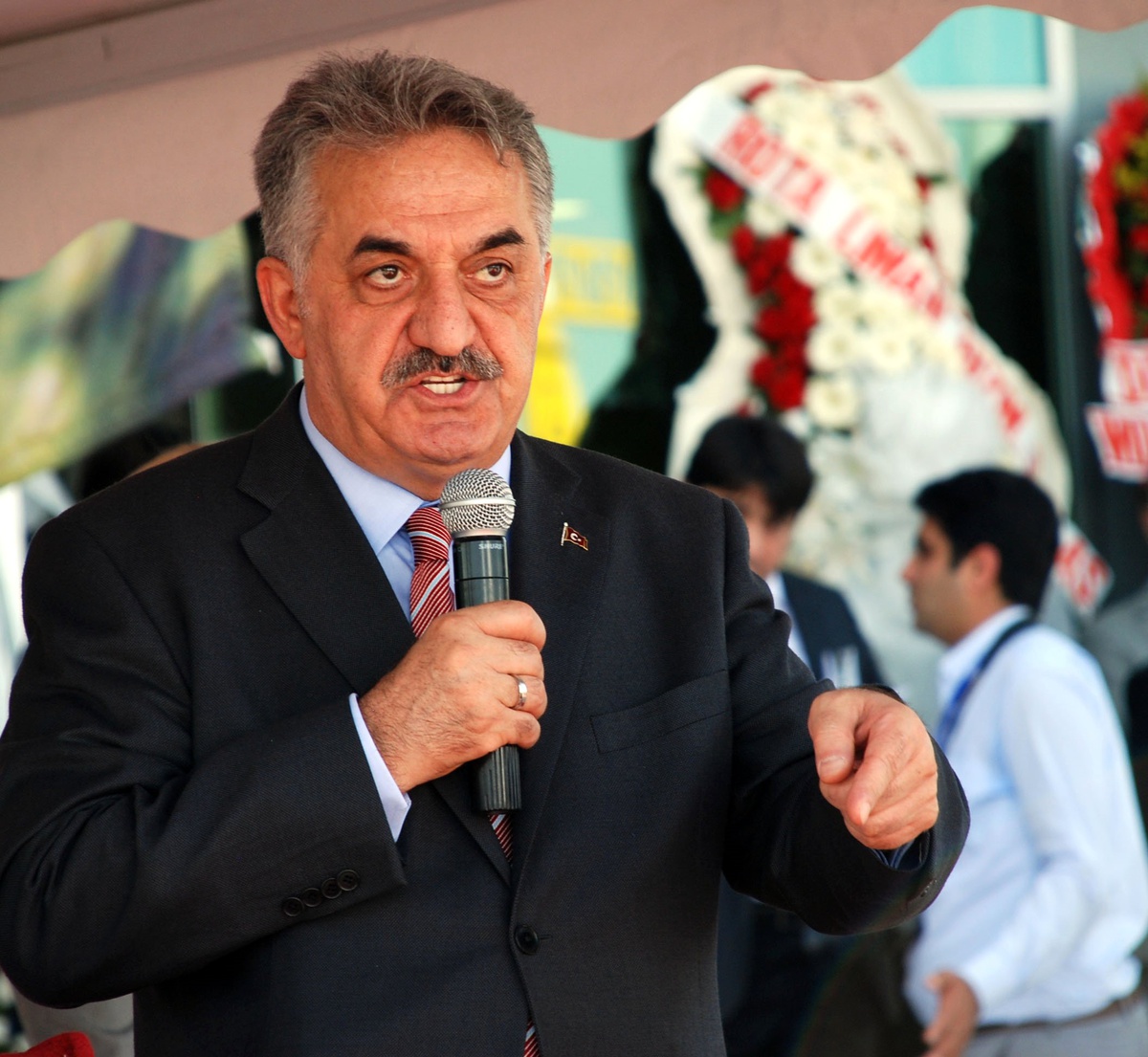 Gümrük ve Ticaret Bakanı Yazıcı Van\'da Açıklaması
