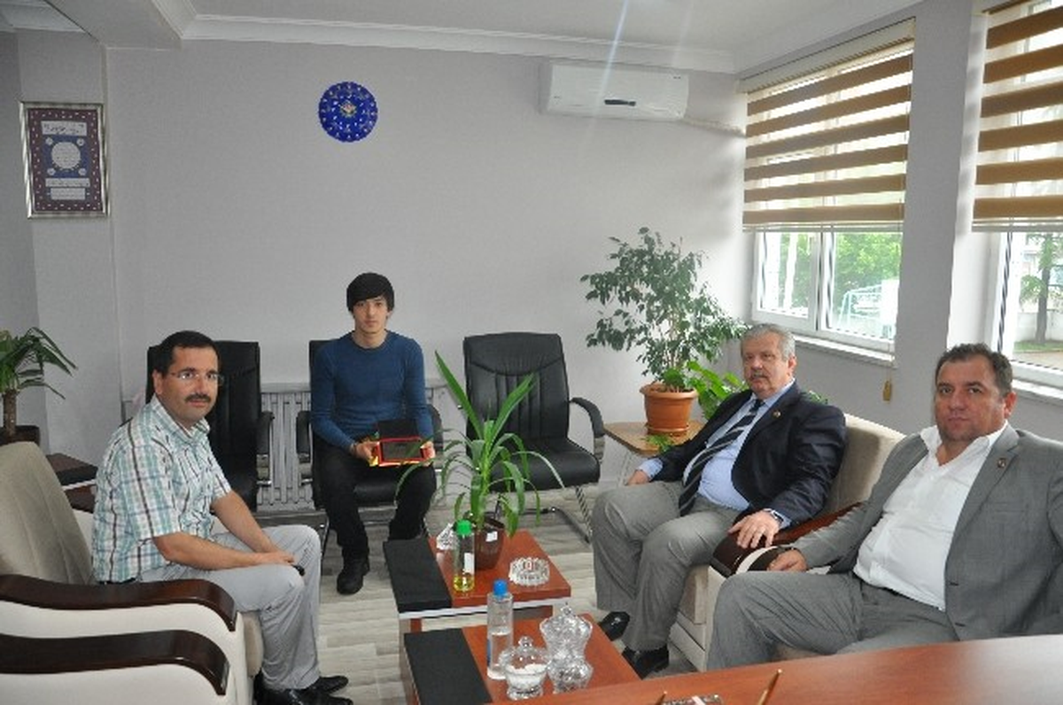 Hafızlık ve Ezanı Güzel Okuma Yarışmasında Dereceye Giren Öğrenci Ödüllendirildi