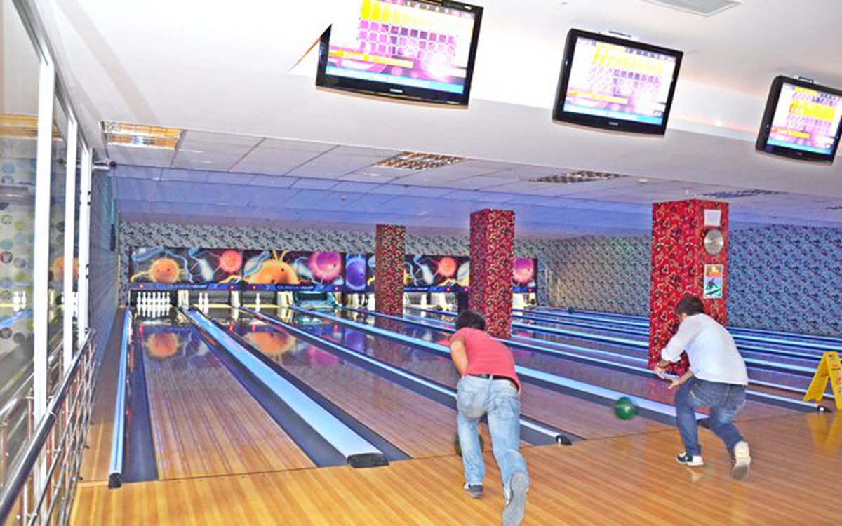 Hastane Çalışanları Bowling Turnuvasında Stres Attı