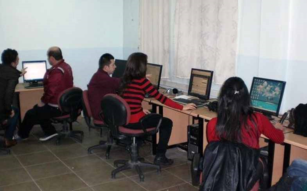 Hınıs\'ta Halk Eğitim Merkezi\'nin Kurslarına İlgi Artıyor