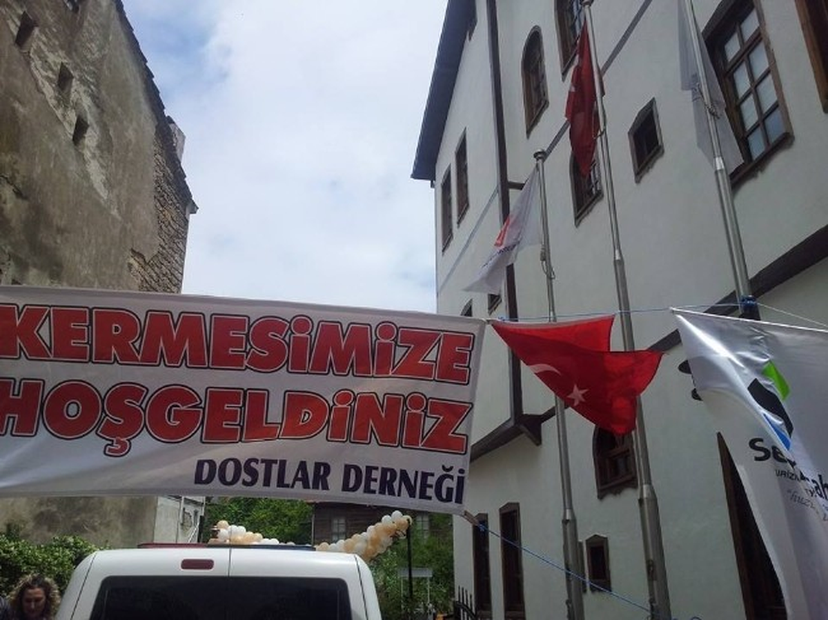 İnebolu Dostlar Derneği Kermes Düzenledi