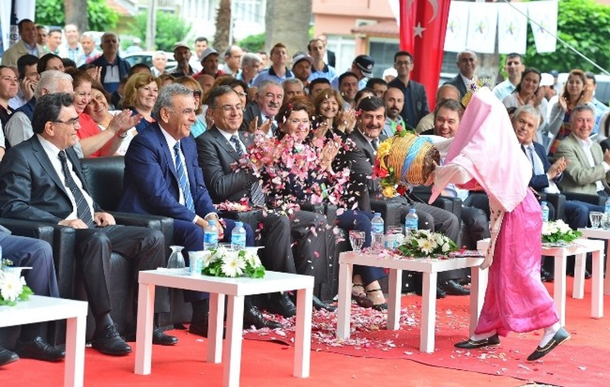 İzmir Büyükşehir "Çiçeğin Başkenti"Ni İhya Etti