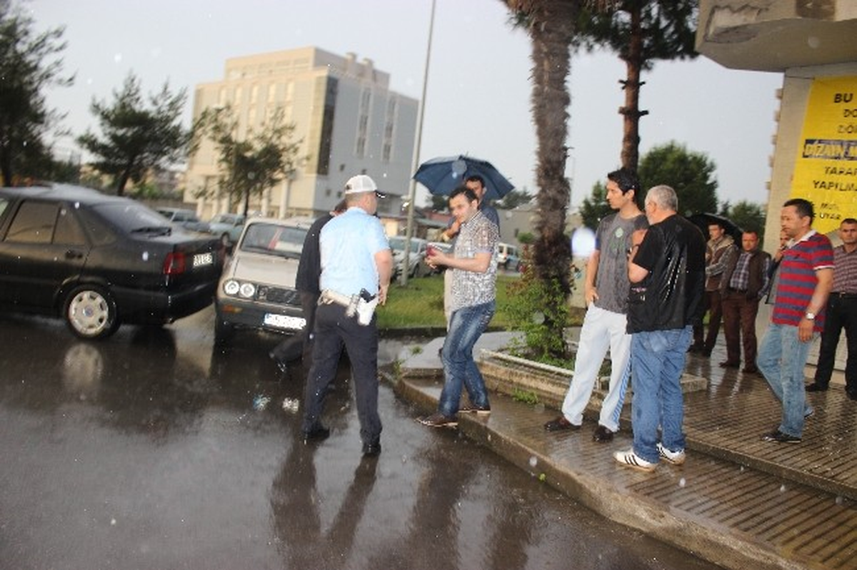 Kaygan Zemin Kazaya Yol Açtı: 1 Yaralı