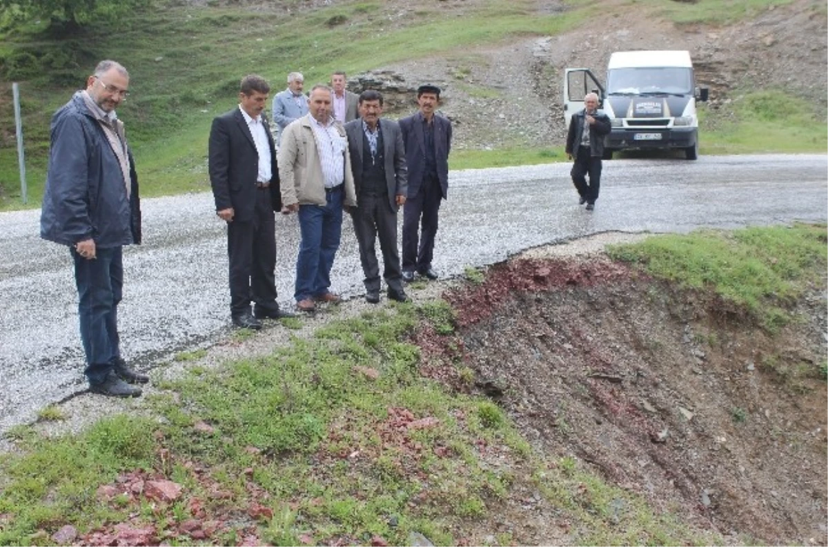 Kütahya\'da Aşırı Yağışlar Karayolunda Çökmelere Sebep Oldu