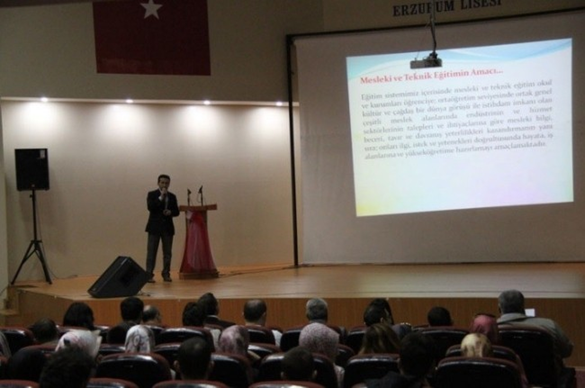 Mesleki ve Teknik Ortaöğretimde Okul Çeşitliliğinin Azaltılması" Bilgilendirme Toplantısı Yapıldı