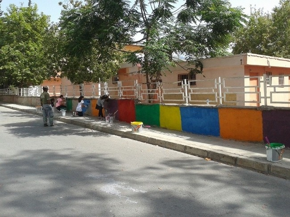 Mezitlili Gönüllüler Boya Yapıp, Peyzaj Çalışmalarına Katılıyor
