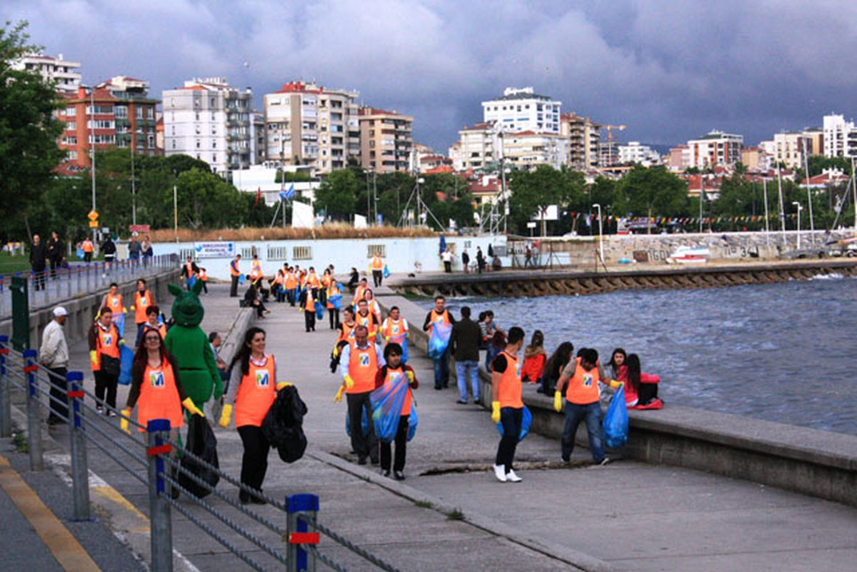 Migros Çalışanları "Çevre Bizim, Sahil Bizim" Dedi