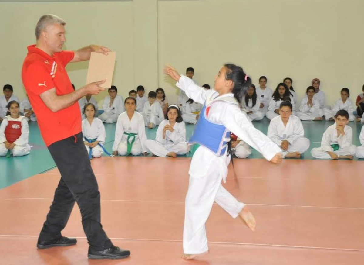 Minik Sporcuların Taekwondo\'da ki Kuşak Heyecanı