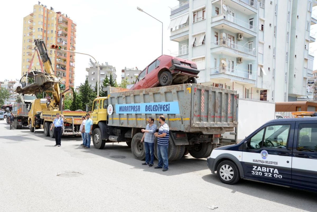 Muratpaşa Belediyesi Hurda Araçları Topladı