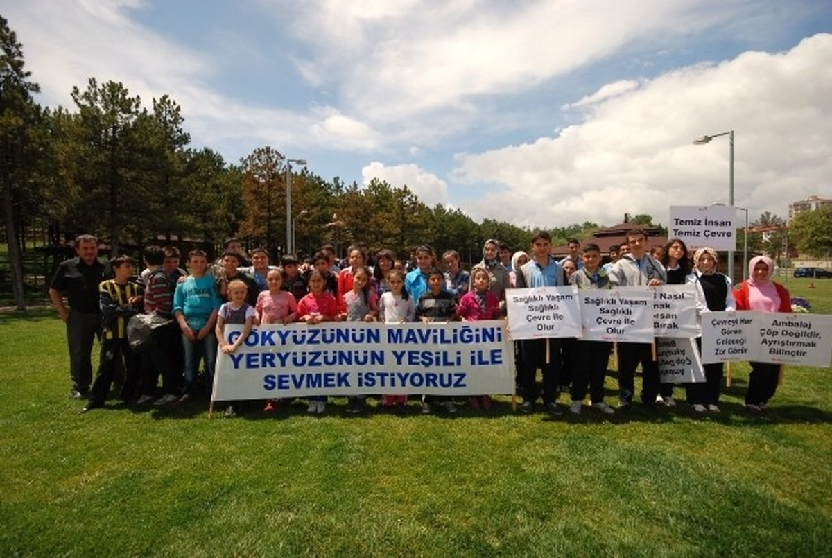 Öğrencilerden Çevre Temizliği Uyarısı