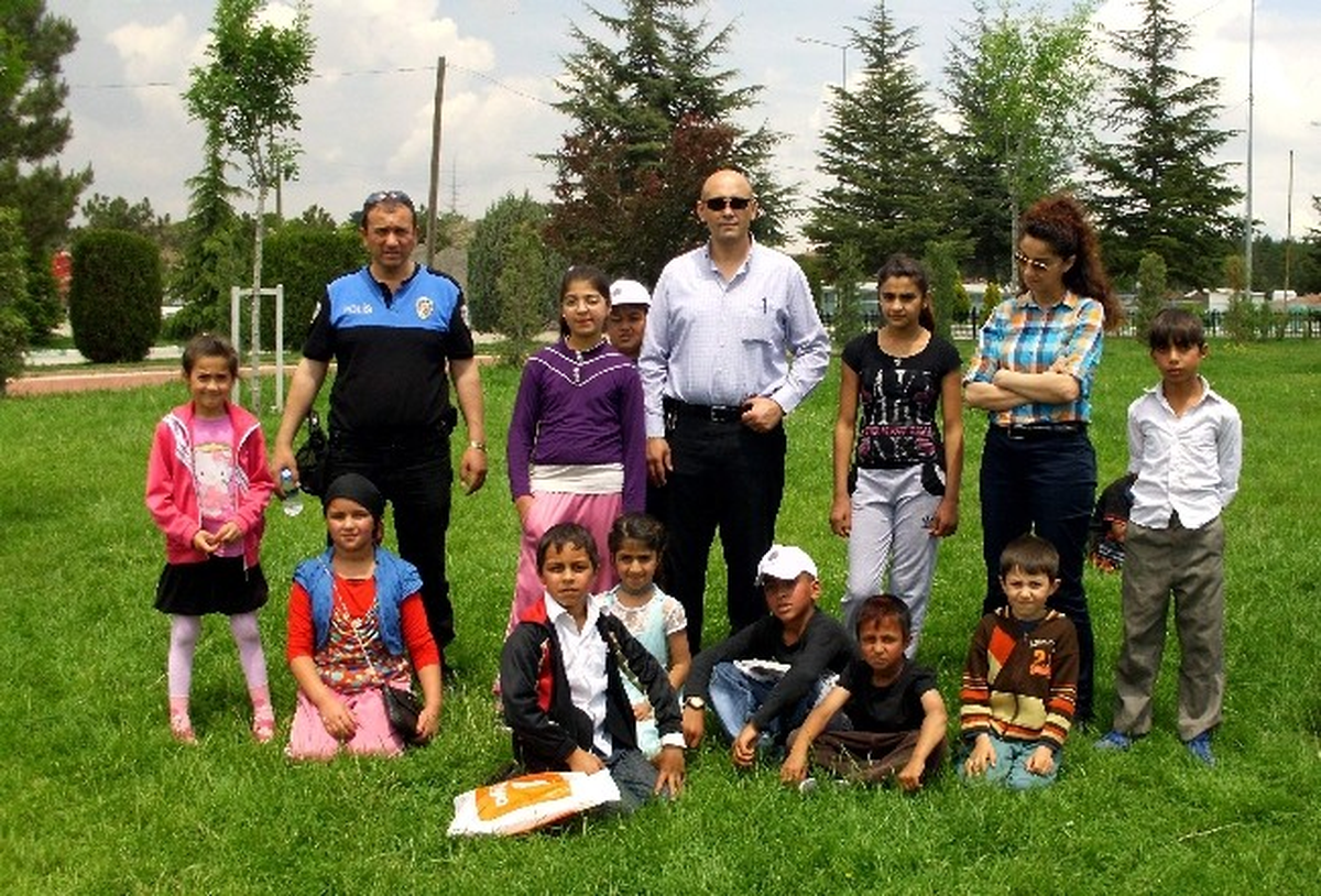 Roman Çocuklar Geleceğe Güvenle Bakacak