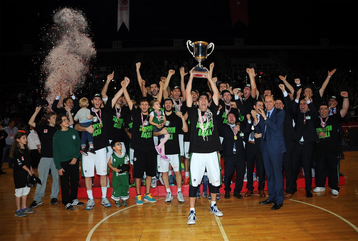 Şampiyon Darüşşafaka Doğuş, Kupasını Aldı