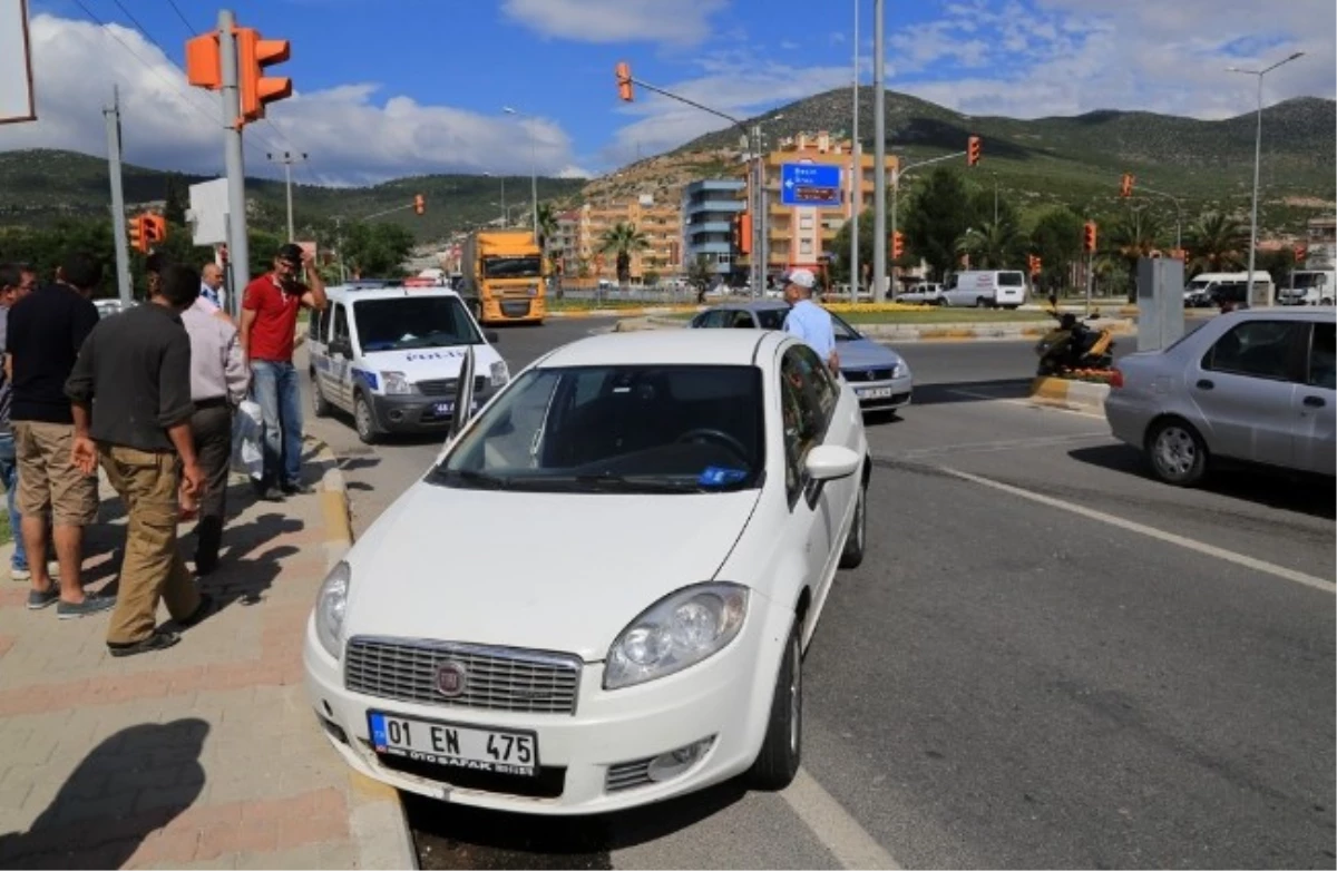 Sıkıştığı Araçtan İtfaiye Yardımıyla Kurtuldu