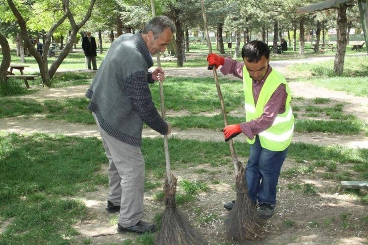 Sorgun Belediyesinden Park ve Bahçelere Bakım