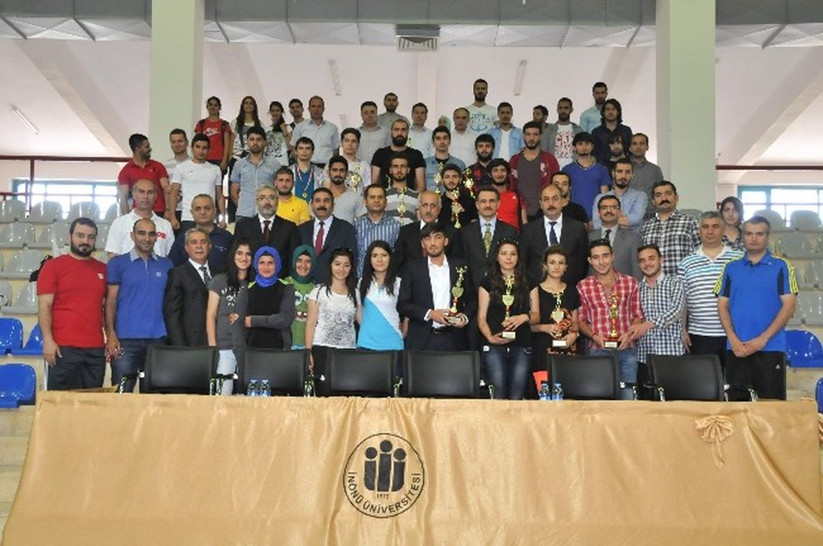 Spor Şenlikleri Ödül Töreni Yapıldı