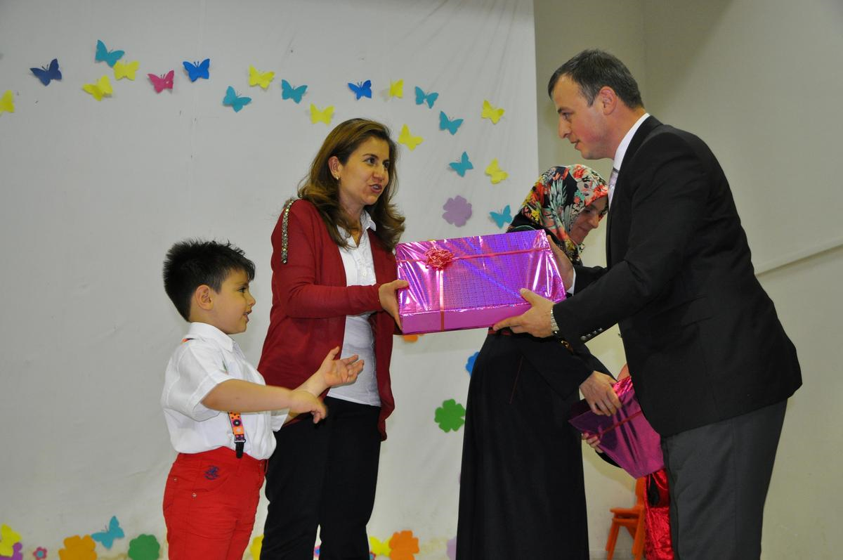 Suşehri\'nde Miniklerden Yıl Sonu Programı