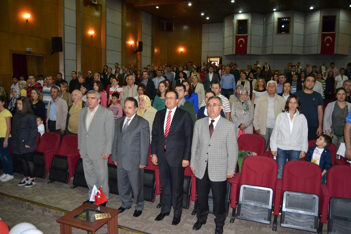 Tekden Koleji\'nde Türk Büyükleri Gecesi Düzenlendi
