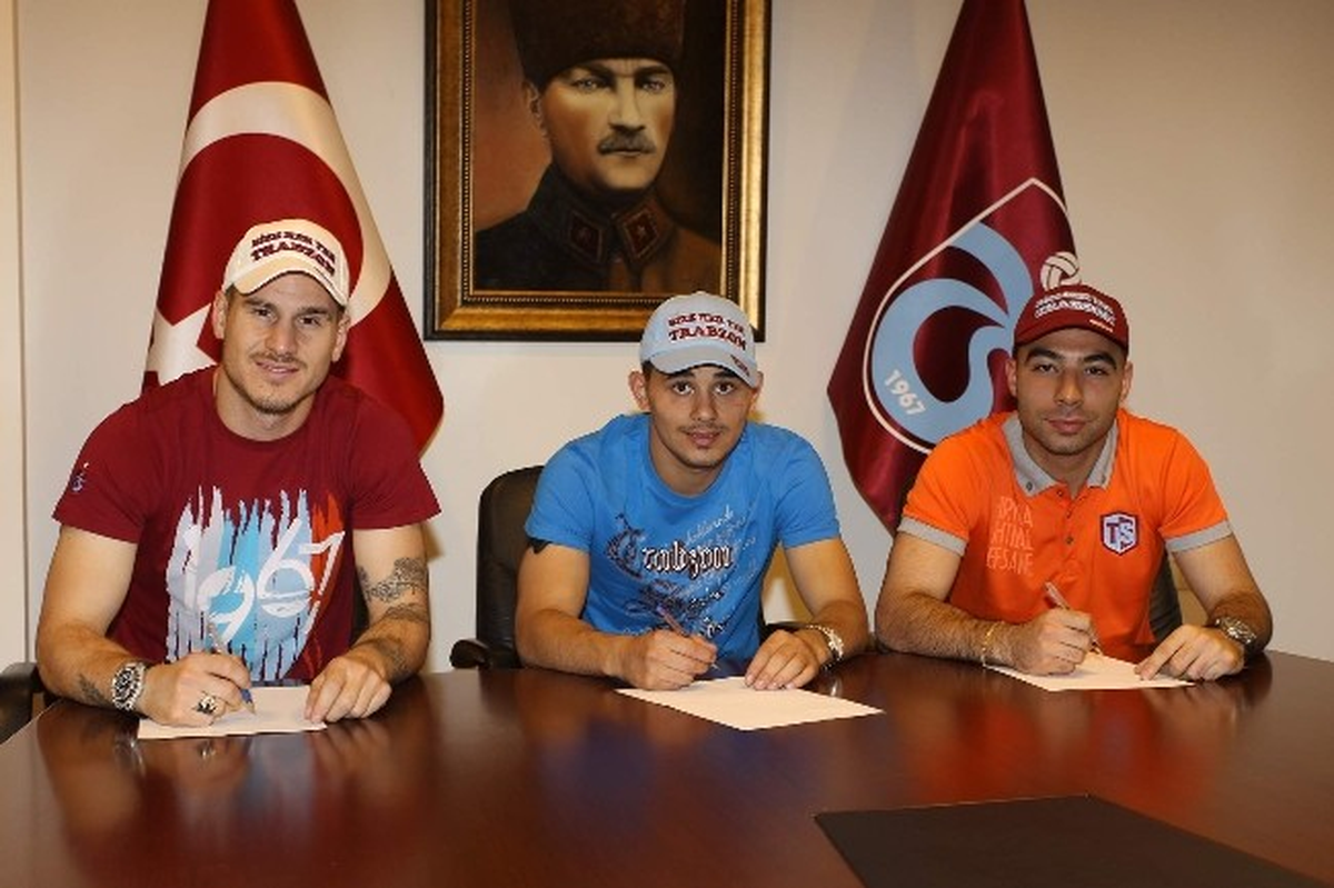 Trabzonspor 3 Futbolcuyla Sözleşme İmzaladı