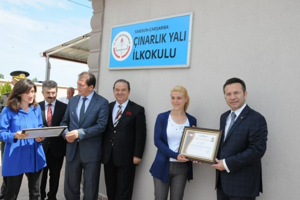 Vali Aksoy\'dan Öğretmenlere Başarı Belgesi