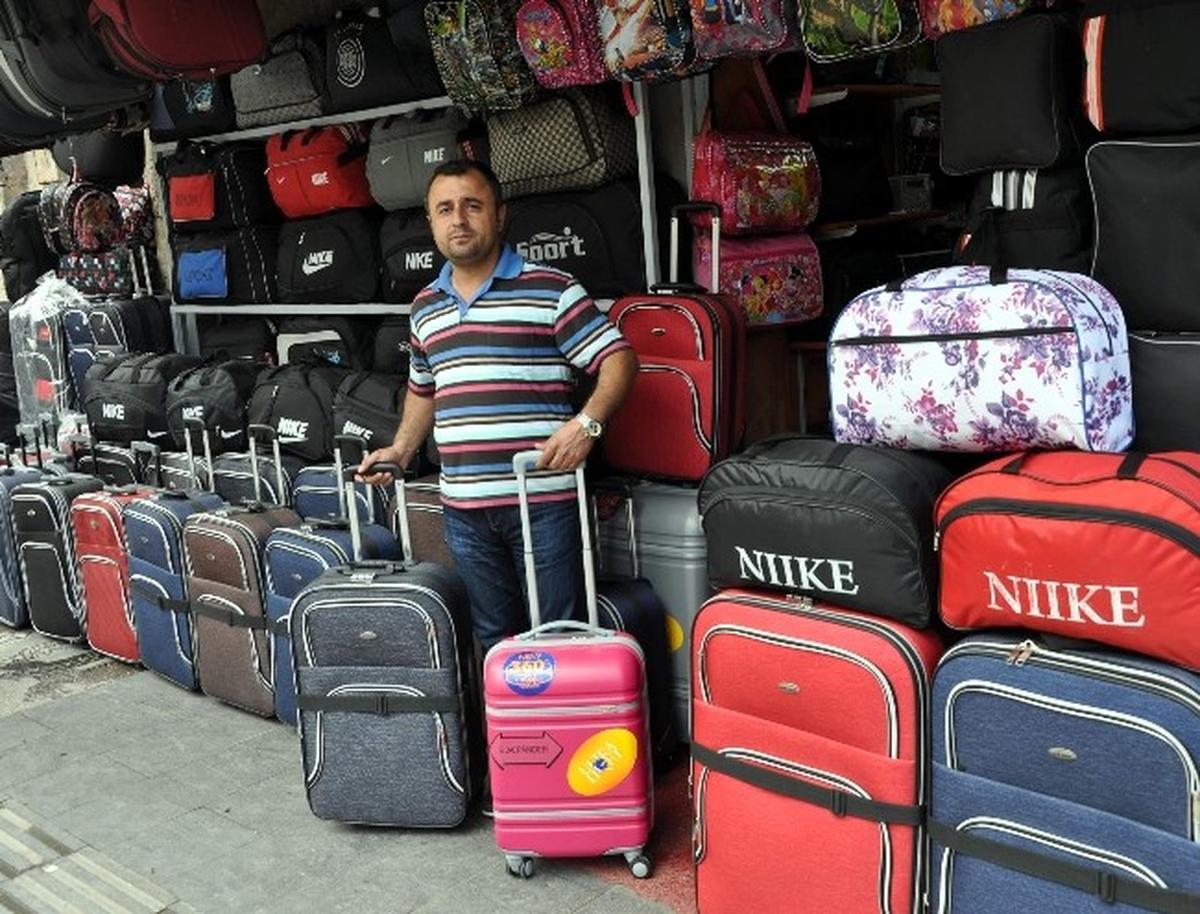 Valiz Satıcıları Tatil Sezonundan Ümitli