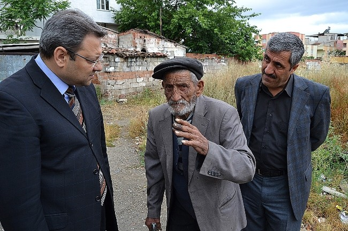 Yaşlı Adama Yunusemre Belediyesi Sahip Çıktı