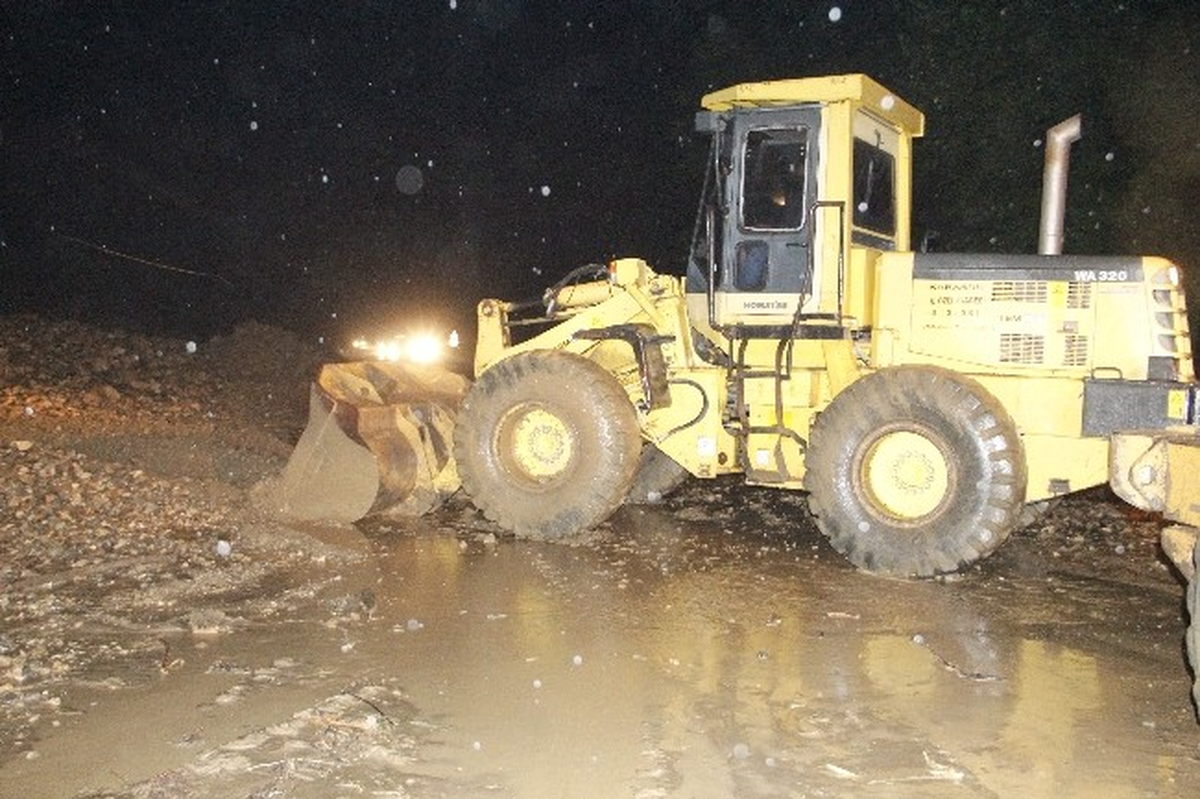 Zonguldak-Karabük Yolu Selden Trafiğe Kapandı