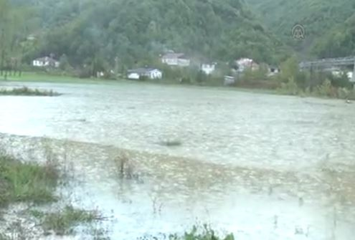 Sağanakta Dere Taştı