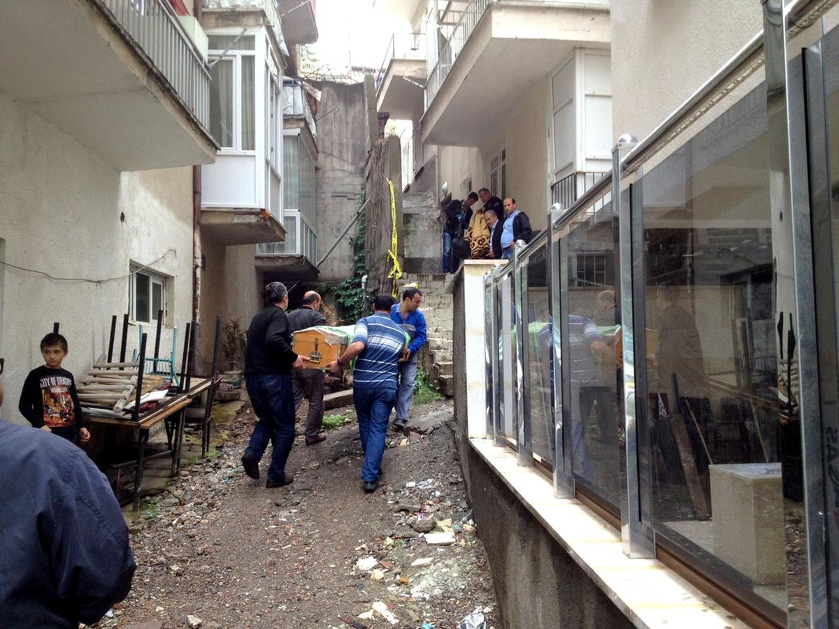 Ankara\'da 90 Yaşındaki Kadın, Temizlik Yaparken Düşüp Öldü