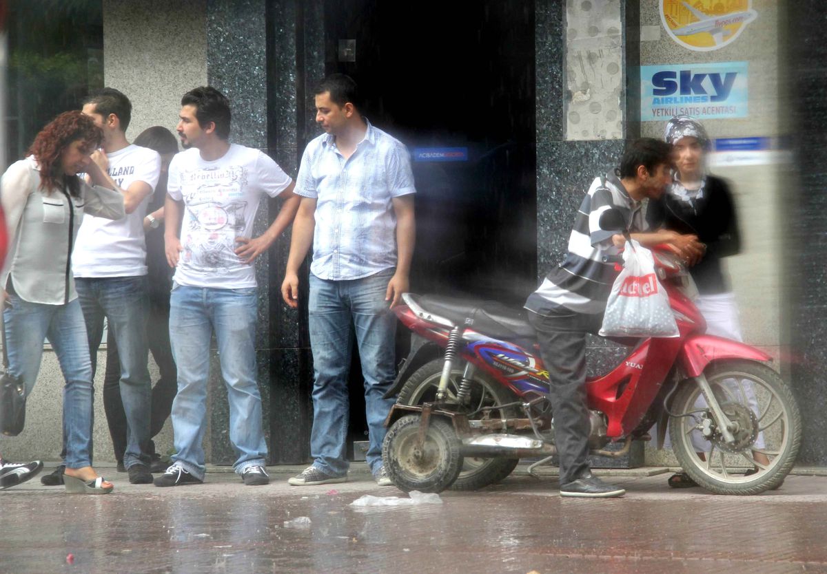 Adana\'da Sağnak, Hayatı Olumsuz Etkiledi