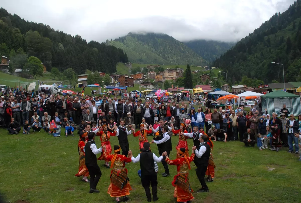 Ayder\'de Yağmur Altında Festival Coşkusu