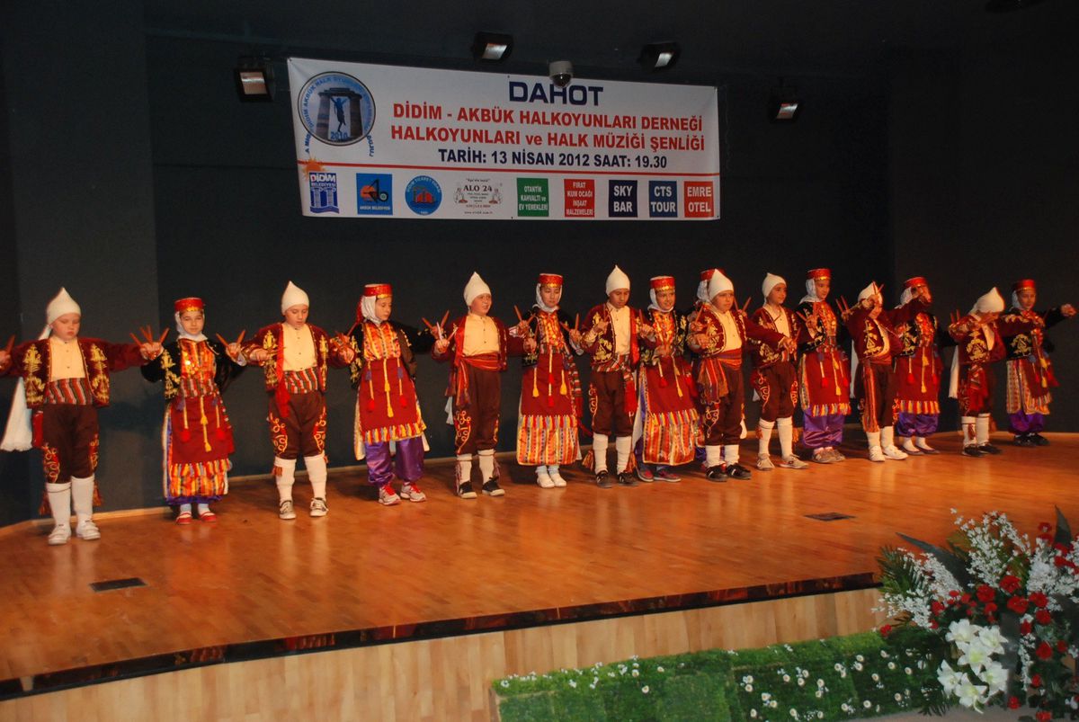 Didim\'de Halk Oyunları Şöleni Beğeni Topladı