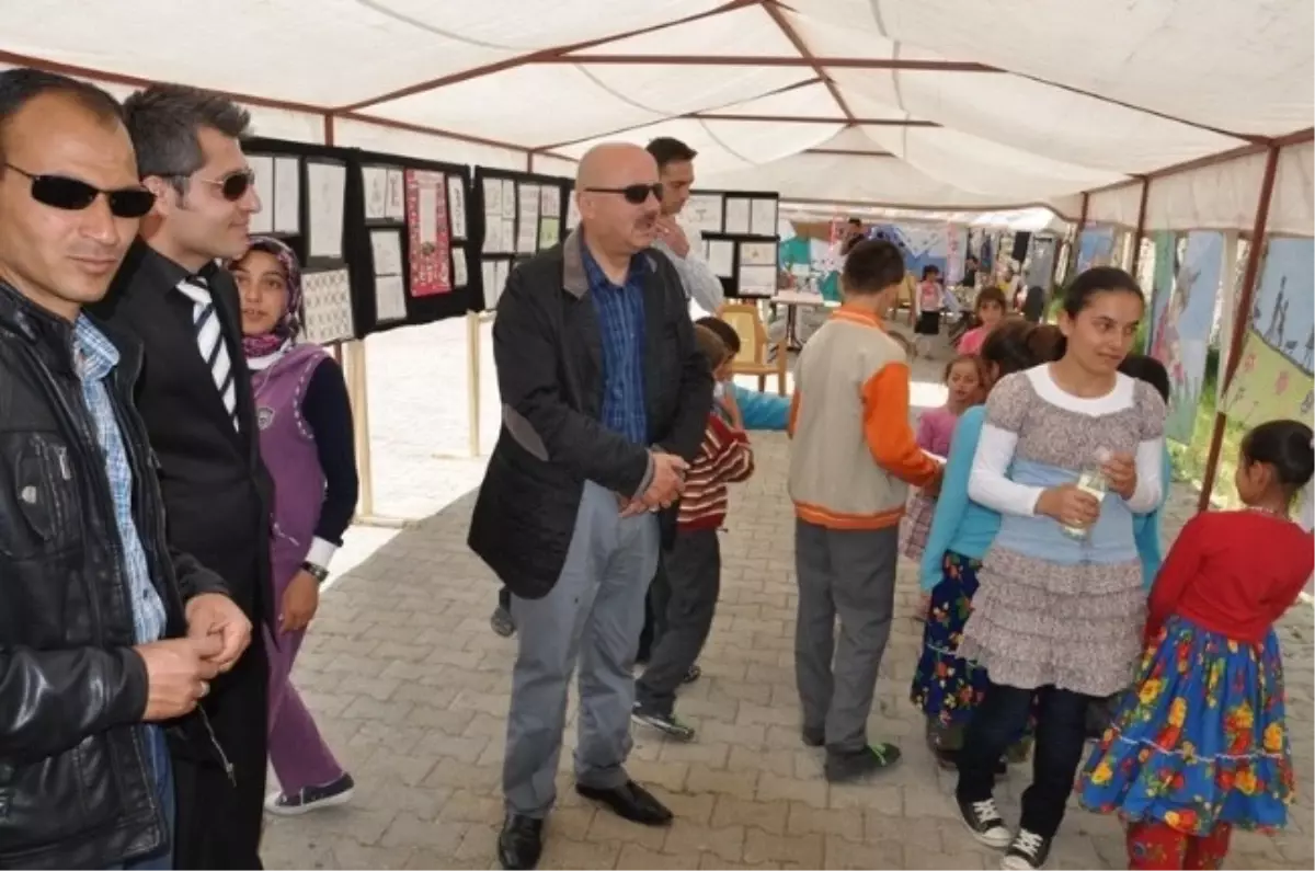 Başkan Samur, Öğrencilerin Resim Sergisini Açtı