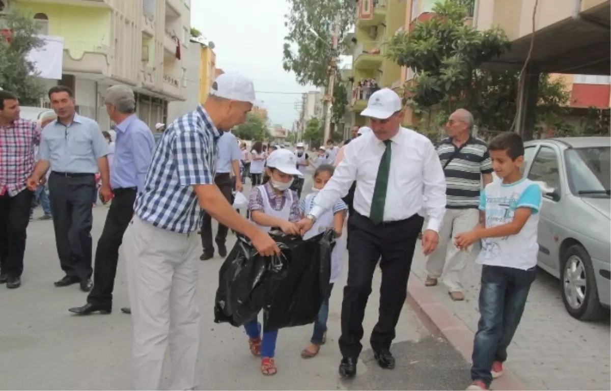 Başkan Tuna, Minik Çevre Gönüllüleriyle Çöp Topladı