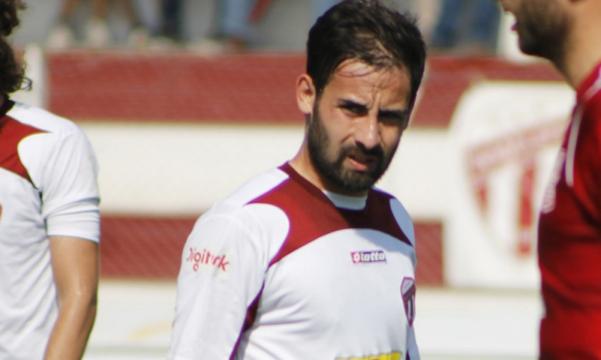 Bursaspor, İnegölspor\'un Golcüsü Raif\'le Görüşüyor