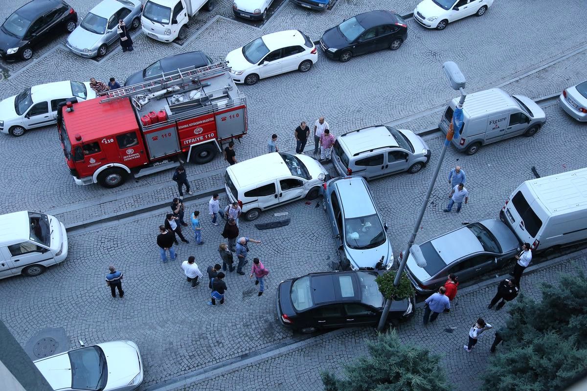 Ehliyetsiz Sürücünün Yaptığı Kazada 6 Araç Hasar Gördü