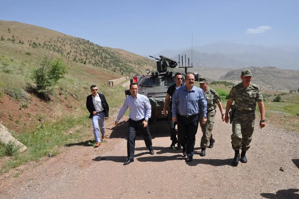 Hakkari Valisi Canbolat, Üzümlü Sınır Kapısında