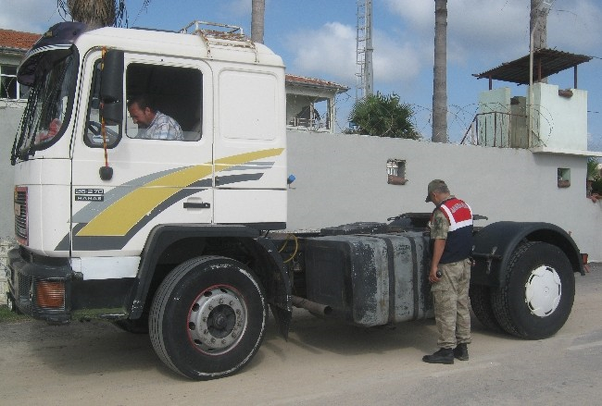 Hatay\'da 20 Ton Kaçak Mazot Ele Geçirildi
