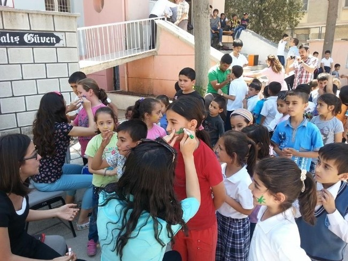 İnönü İlkokulunda "Resim Sergisi ve Bahar Senliği"