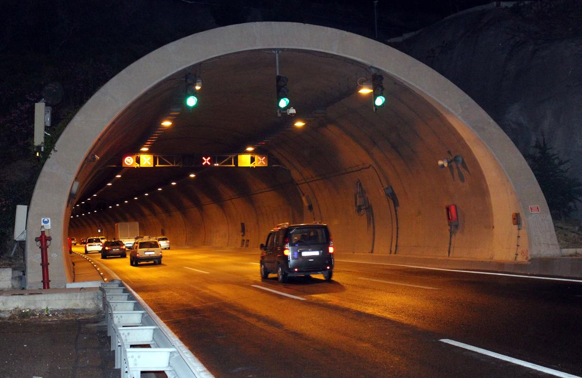 İzmir\'de Seyir Halindeki Minibüste Yangın
