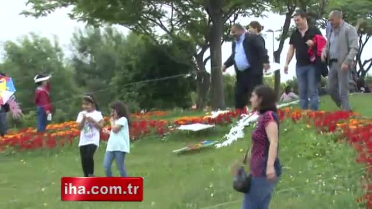 Kartal\'da Uçurtmalar Çevre İçin Havalandı
