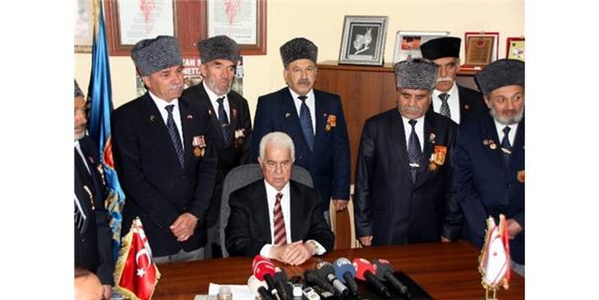 KKTC Cumhurbaşkanı Eroğlu Şehit Ailelerini ve Gazileri Ziyaret Etti (2)