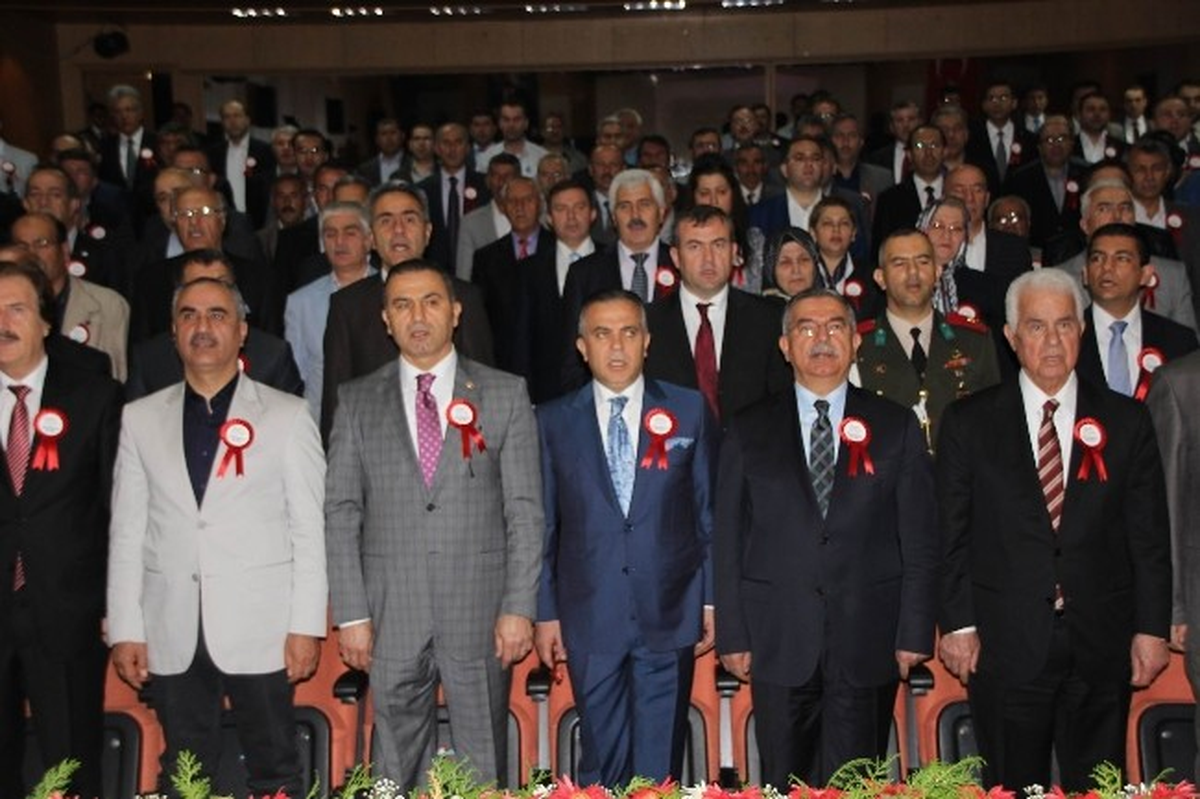 KKTC Cumhurbaşkanı Eroğlu ve Bakan Yılmaz Vergi Rekortmenlerini Ödüllendirdi