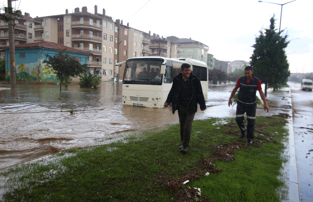 Kütahya\'da Kuvvetli Yağış Sele Neden Oldu