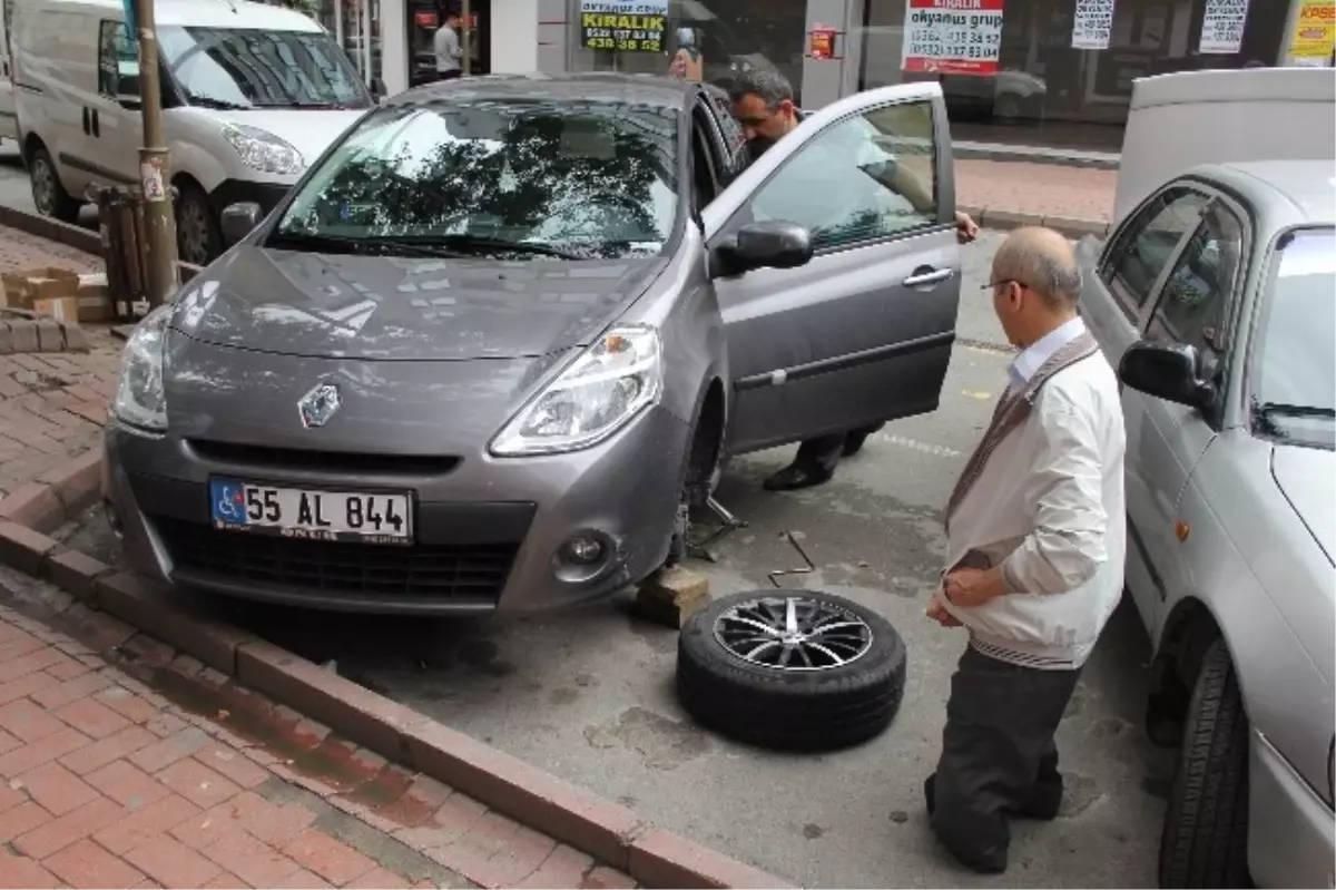 Lastik Magandası Özürlü Aracının Lastiğini Kesti