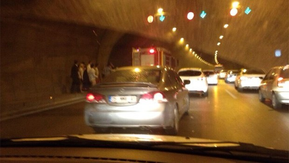 Tünelde Yanan Minibüs Paniğe Neden Oldu