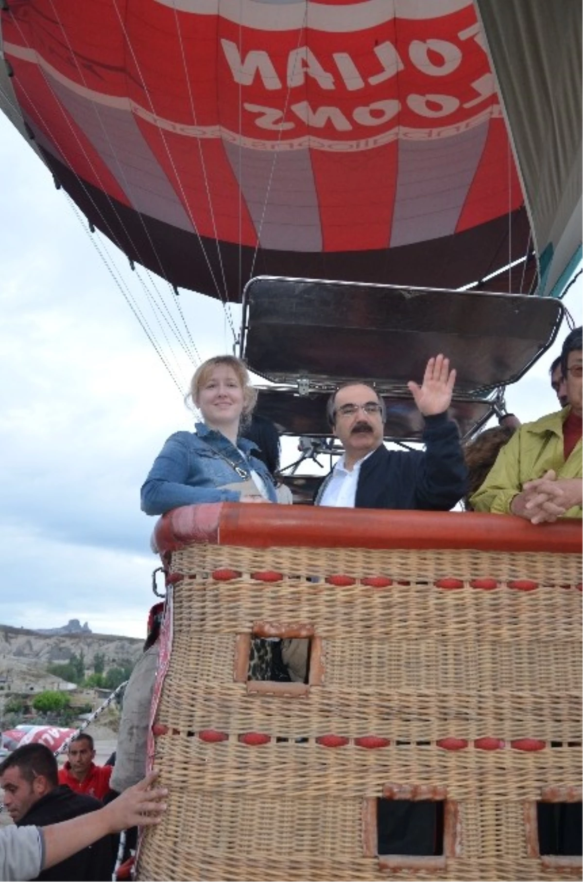 Vali Coş Kapadokya\'da Balon Turu Yaptı