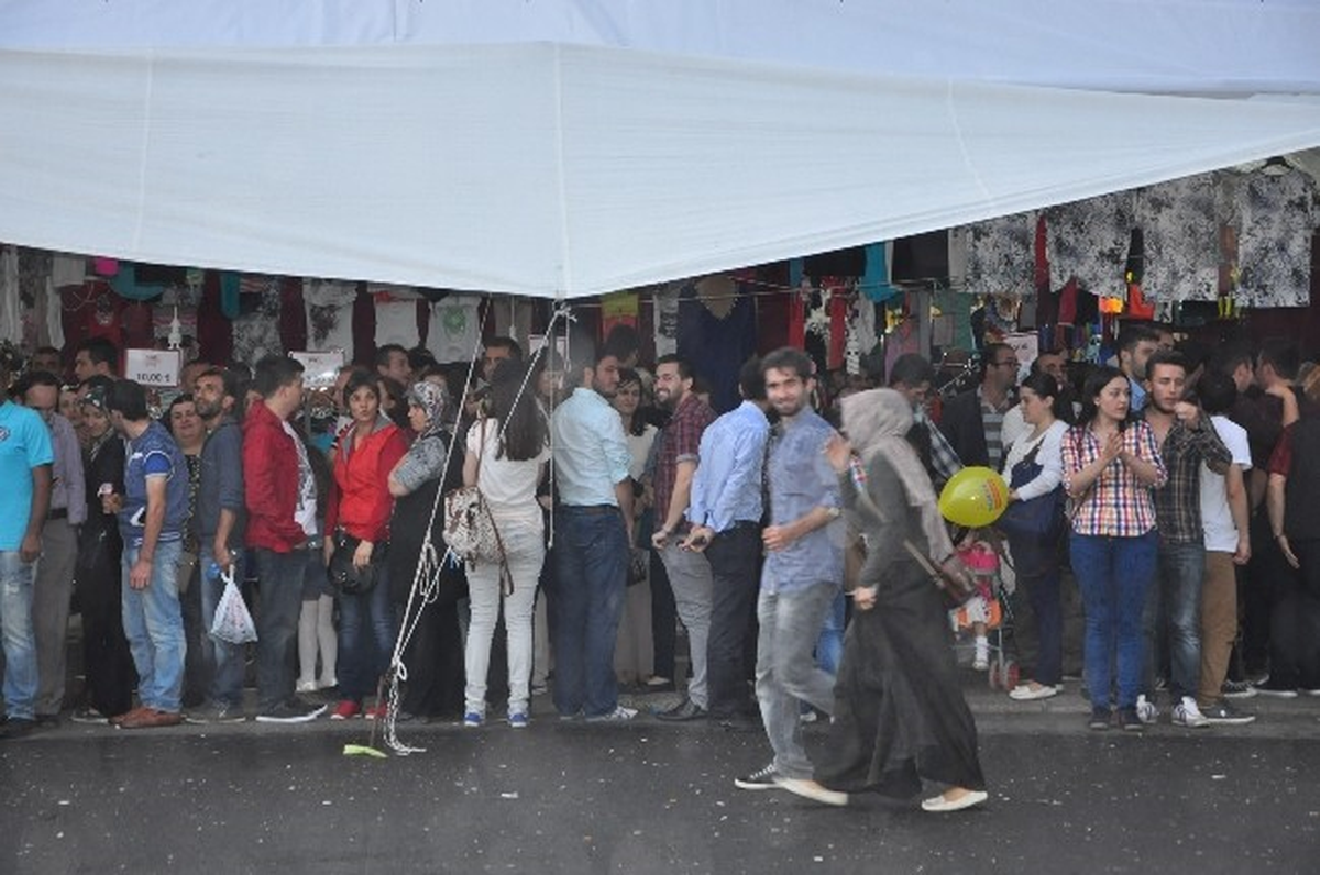 Yağmur Esnaf ve Vatandaşa Zor Anlar Yaşattı
